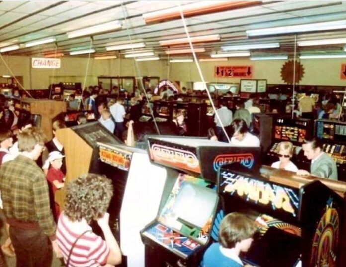 Vintage Photos of 1980s Arcades That Will Take You Back